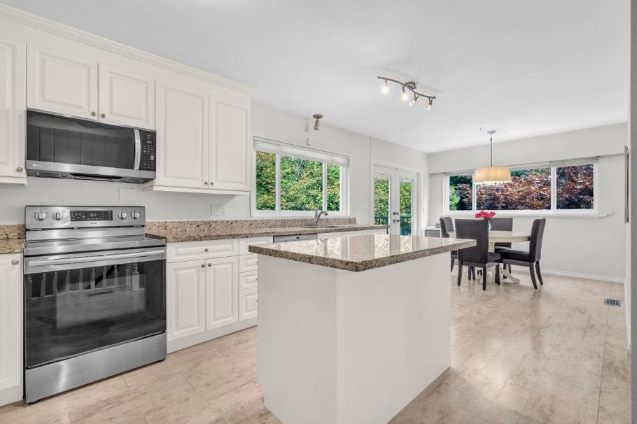 4233 Capilano Road North Vancouver, BC - 12