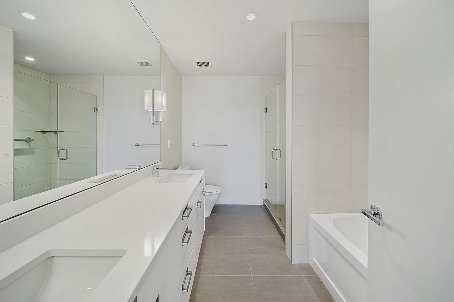 512 105 W 2nd Street North Vancouver, BC - 31