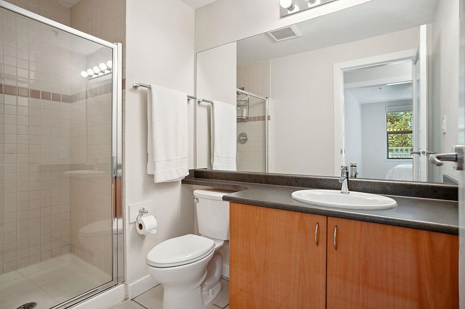 100 1688 Robson Street Vancouver, BC - 15