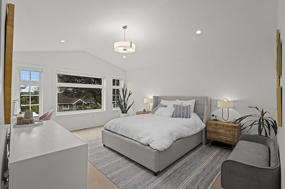 340 E 12th Street North Vancouver, BC - 19