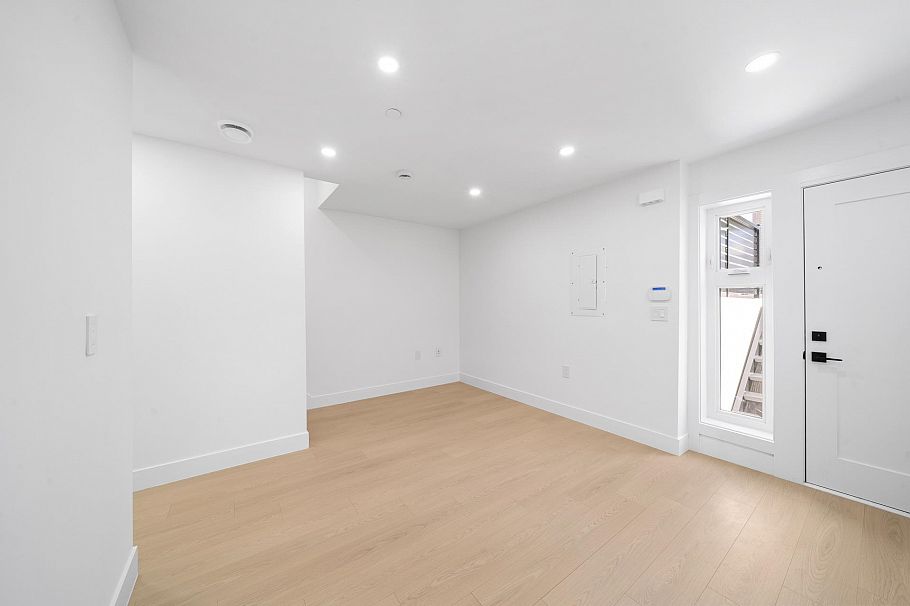 1 7361 Fraser Street Vancouver, BC - 24