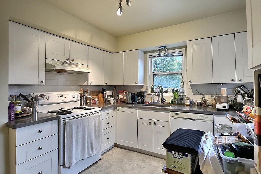 1621 Adanac Street Vancouver, BC - 10