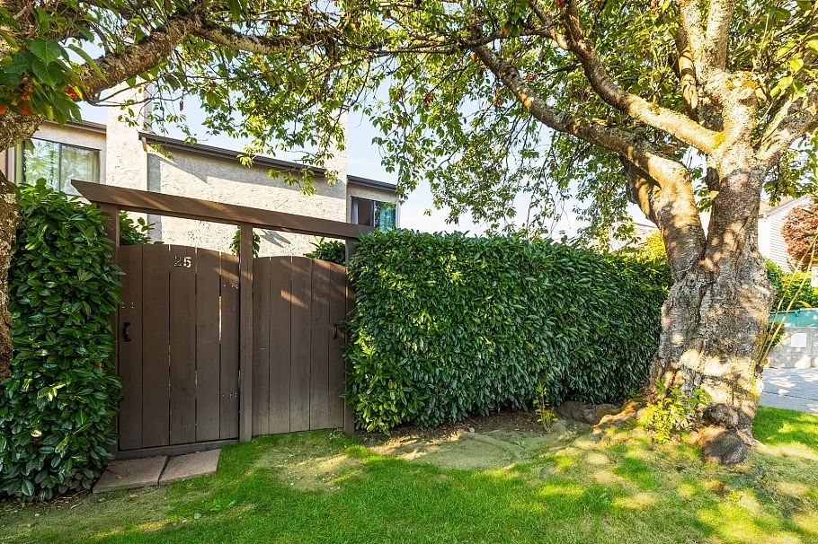 24 230 W 14th Street North Vancouver, BC - 24