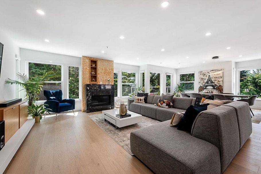 11 2425 Edgemont Boulevard North Vancouver, BC - 1