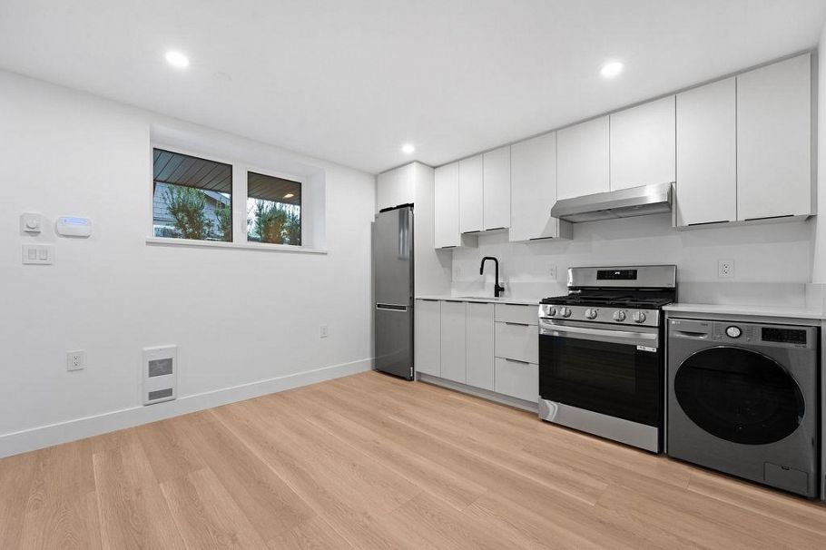 6890 Brooks Street Vancouver, BC - 32