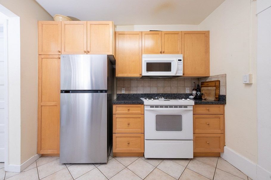 1449 E 10th Avenue Vancouver, BC - 6