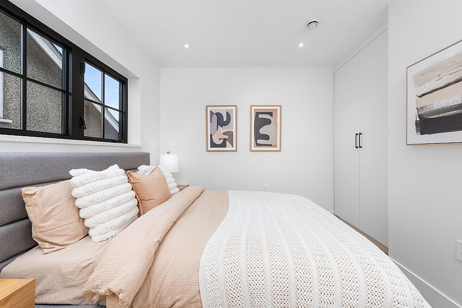 1 240 E 37th Avenue Vancouver, BC - 25