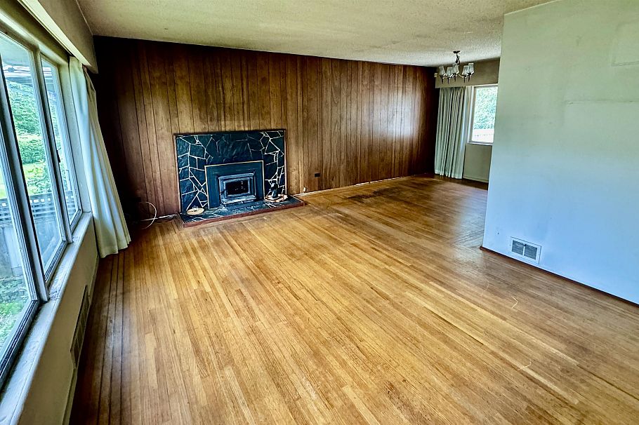 515 W 24th Street North Vancouver, BC - 8