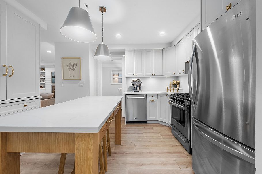 2888 Glen Drive Vancouver, BC - 21