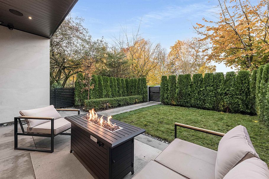 1 240 E 37th Avenue Vancouver, BC - 7