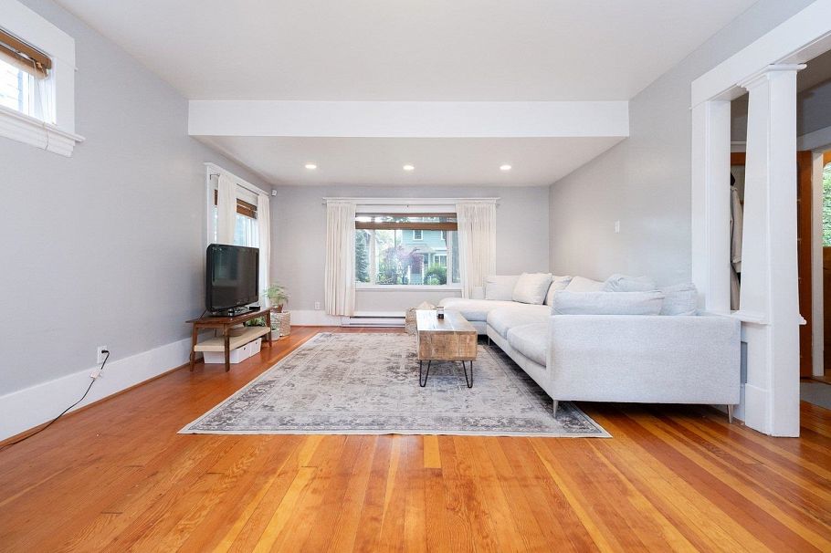 1449 E 10th Avenue Vancouver, BC - 2