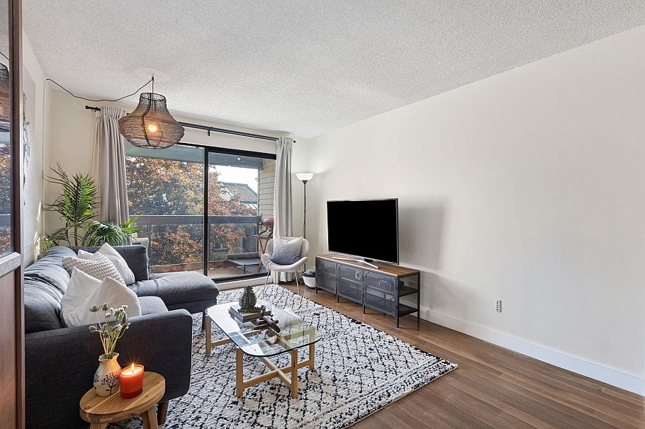 319 1422 E 3rd Avenue Vancouver, BC - 5