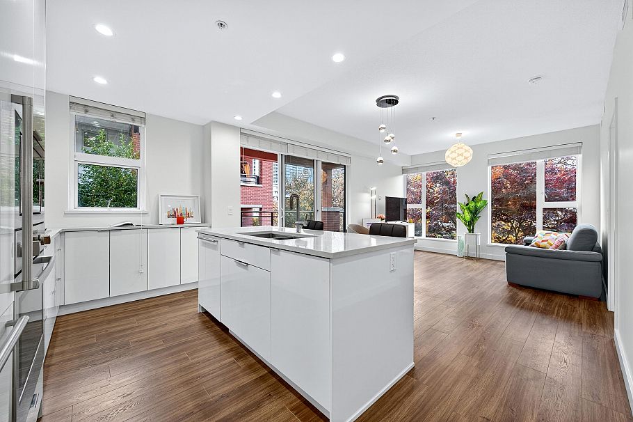 205 7928 Yukon Street Vancouver, BC - 3