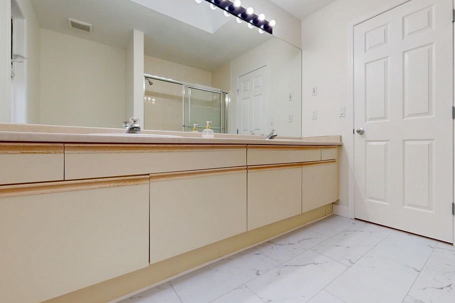 2066 W 44th Avenue Vancouver, BC - 27