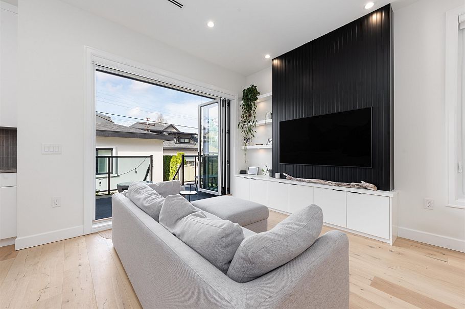 5059 Sherbrooke Street Vancouver, BC - 6