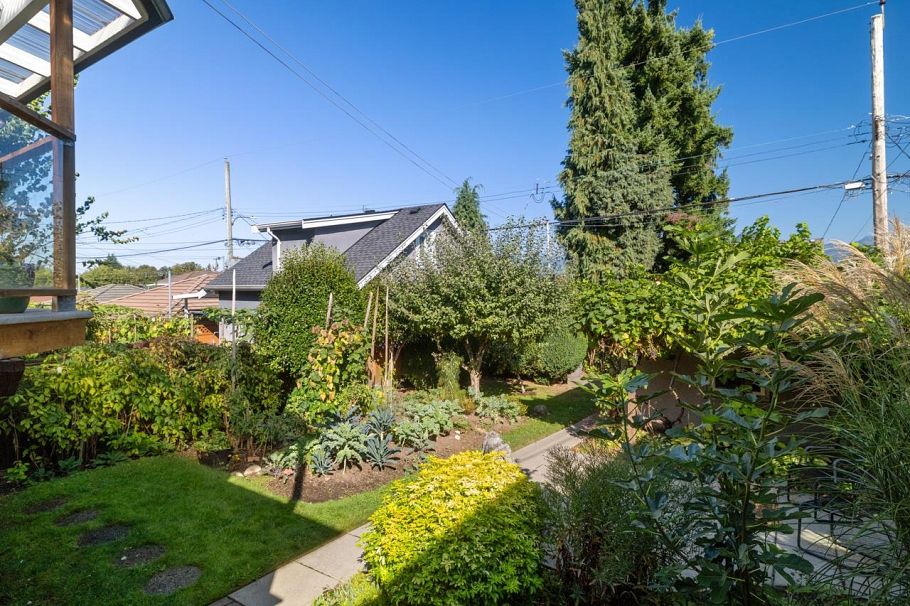 2743 Kitchener Street Vancouver, BC - 23