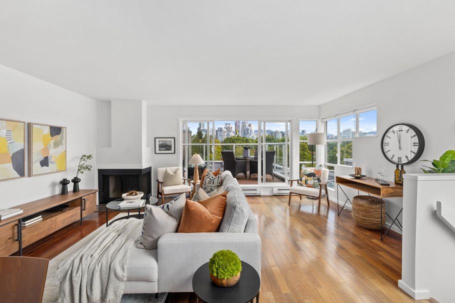 2220 Spruce Street Vancouver, BC - 1