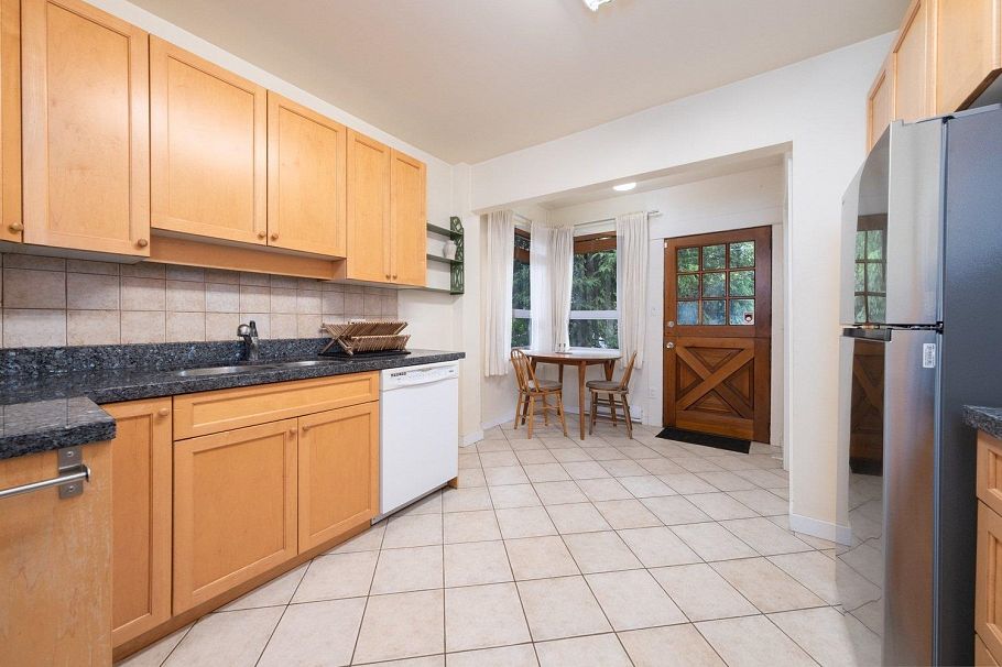 1449 E 10th Avenue Vancouver, BC - 5