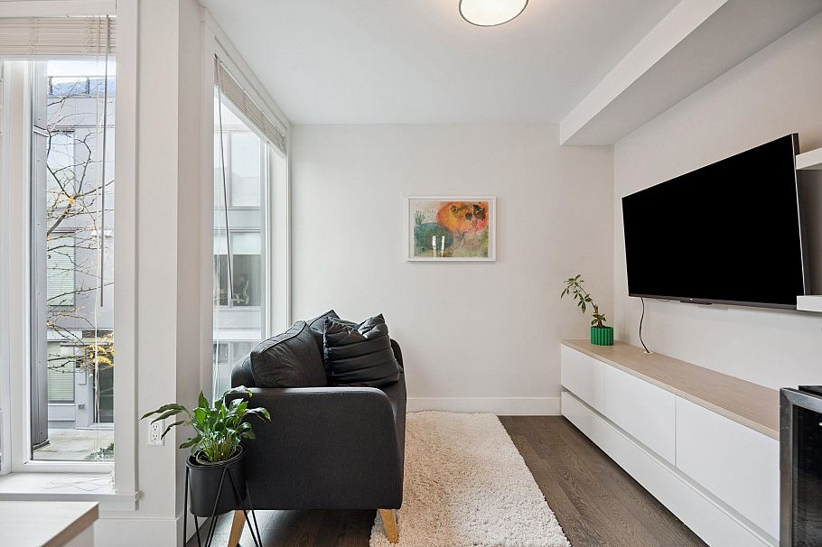 13 531 East 16th Avenue Vancouver, BC - 13