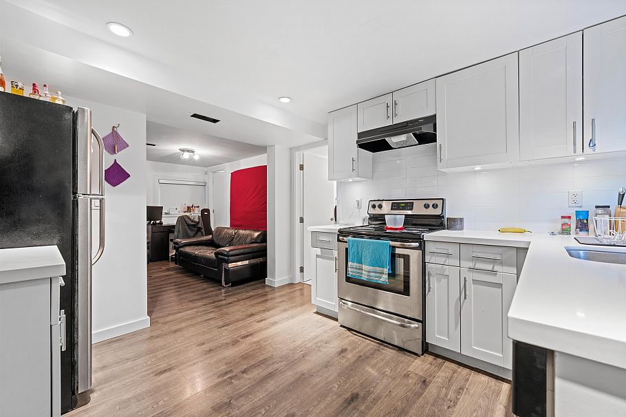 1630 E 13th Avenue Vancouver, BC - 20