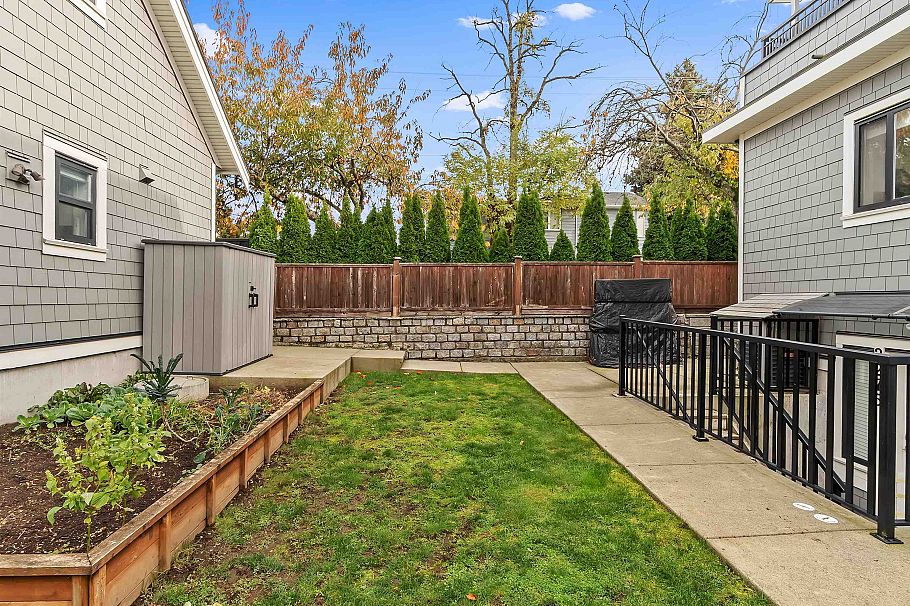 2699 E 7th Avenue Vancouver, BC - 30