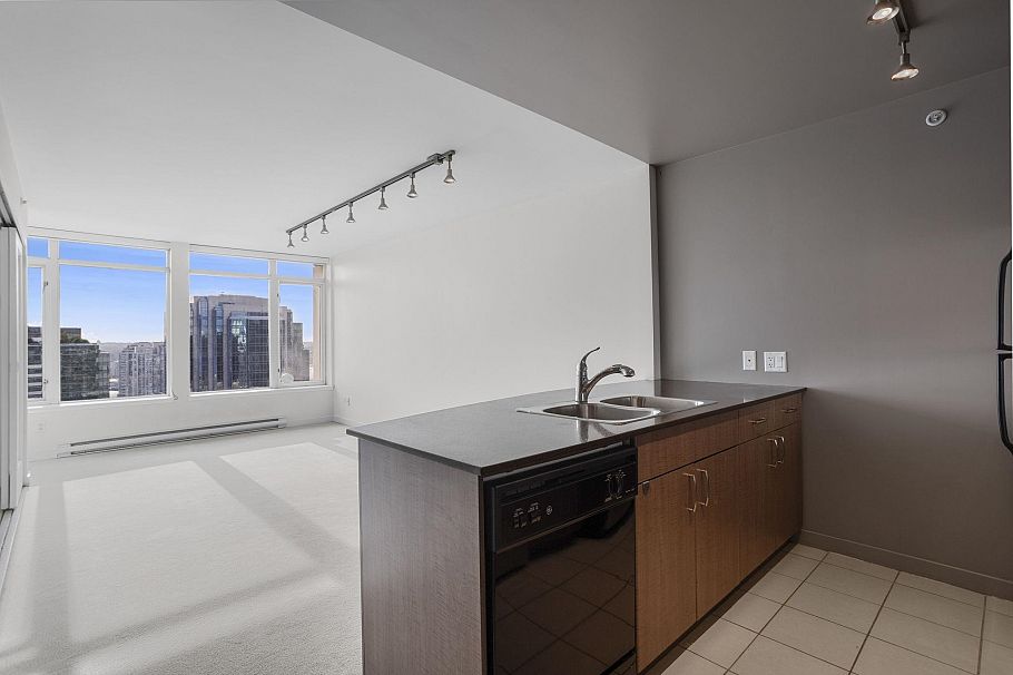 2613 610 Granville Street Vancouver, BC - 10