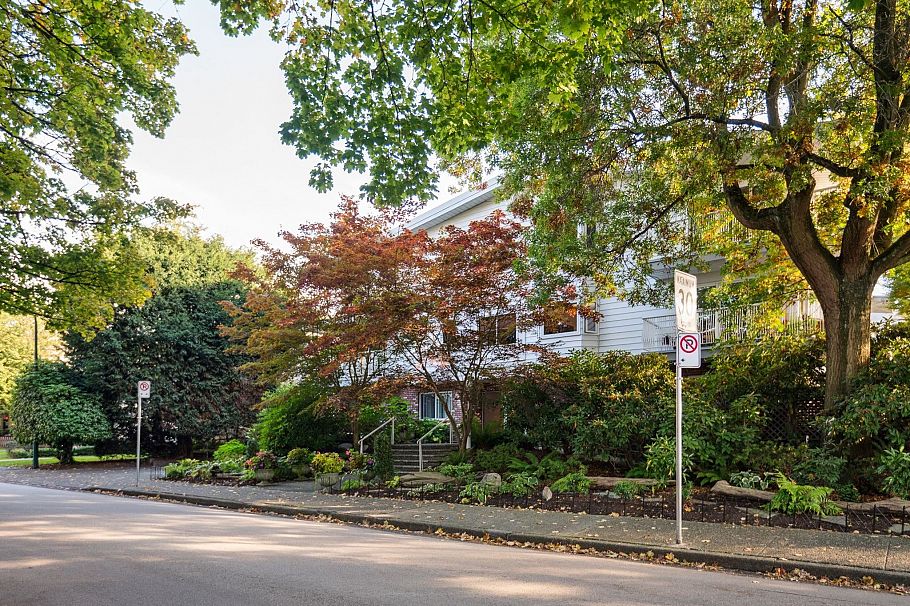 101 1696 W 10th Avenue Vancouver, BC - 23