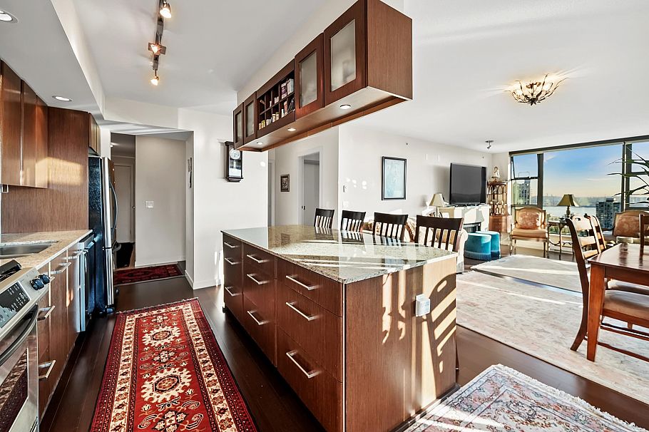 805 683 W Victoria Park North Vancouver, BC - 18