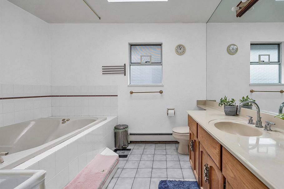 3863 W 30th Avenue Vancouver, BC - 22