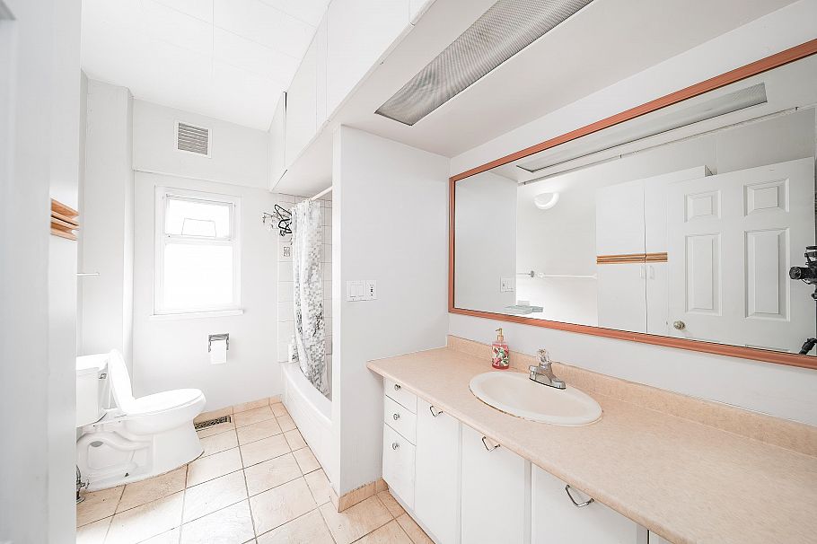 1623 W 66 Th Avenue Vancouver, BC - 11