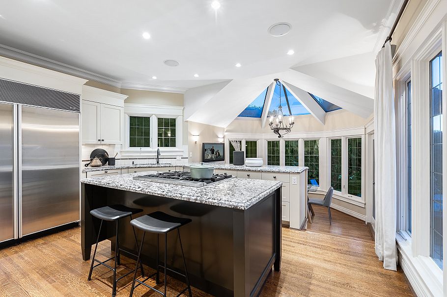 2716 W 49th Avenue Vancouver, BC - 10