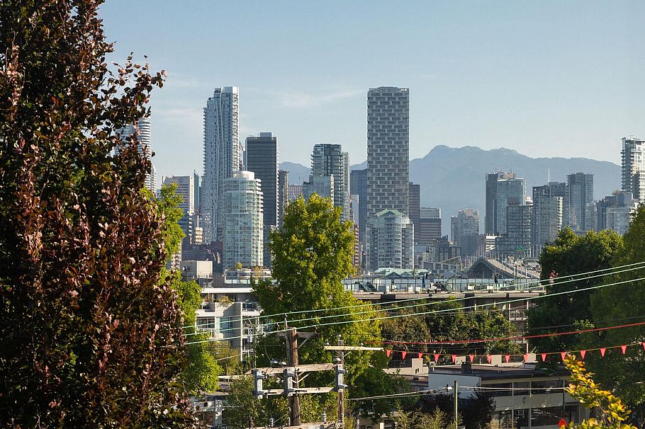 410 2201 Pine Street Vancouver, BC - 2