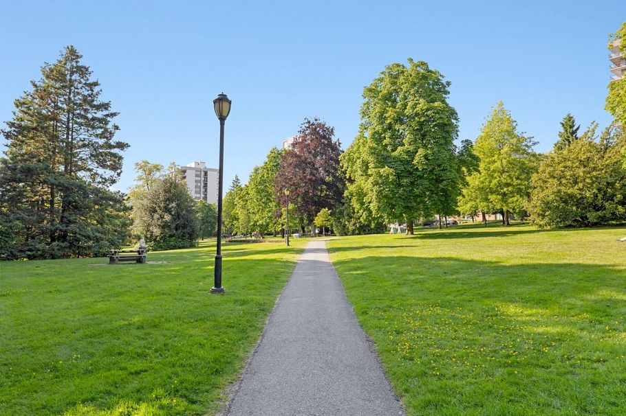 1302 158 W 13th Street North Vancouver, BC - 38