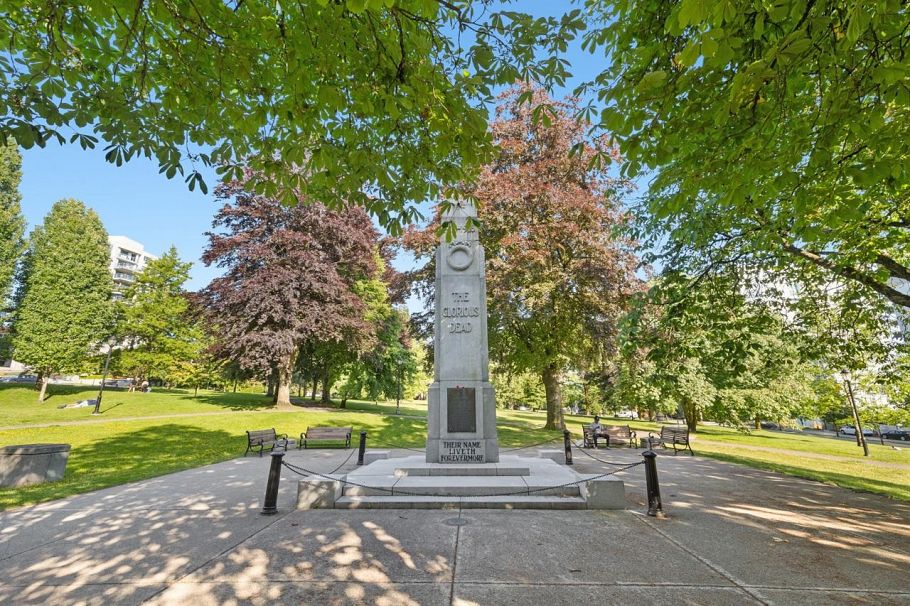 1302 158 W 13th Street North Vancouver, BC - 39