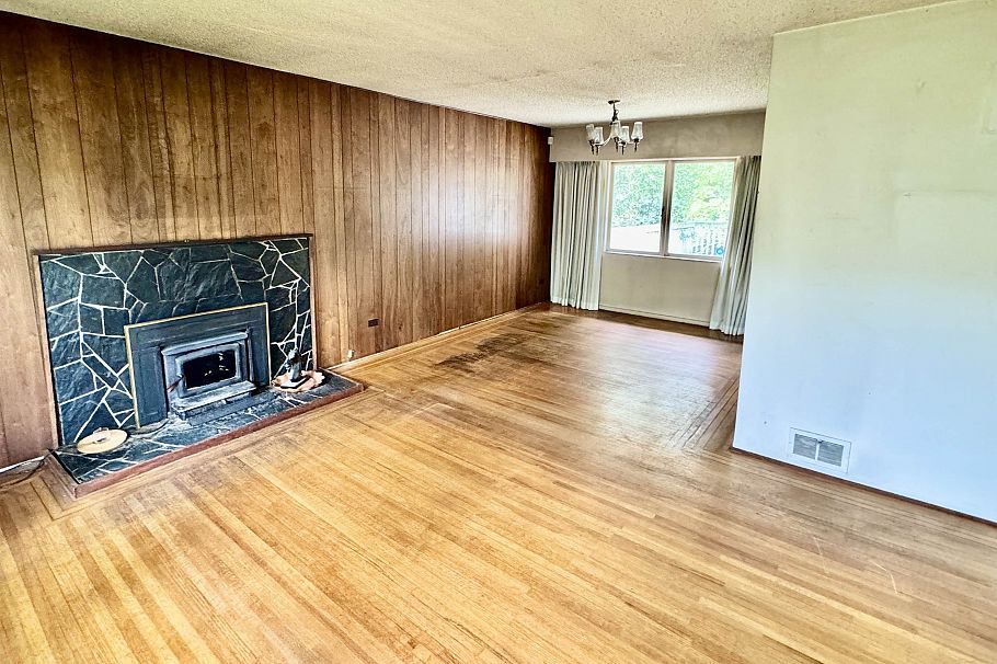 515 W 24th Street North Vancouver, BC - 6