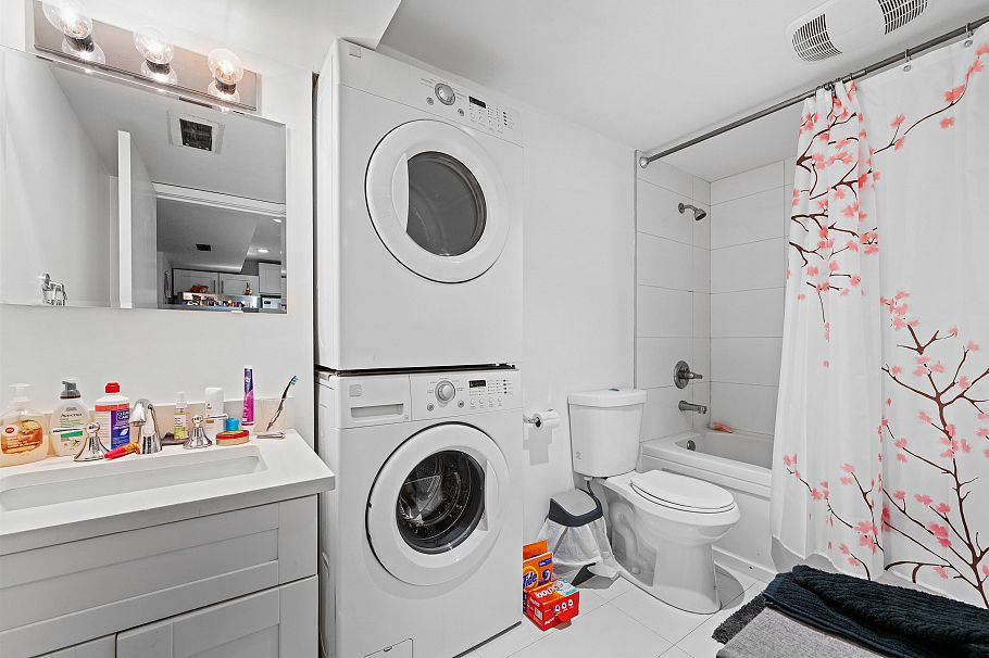 1630 E 13th Avenue Vancouver, BC - 22