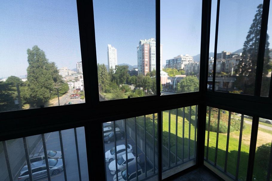 402 145 St. Georges Avenue North Vancouver, BC - 9