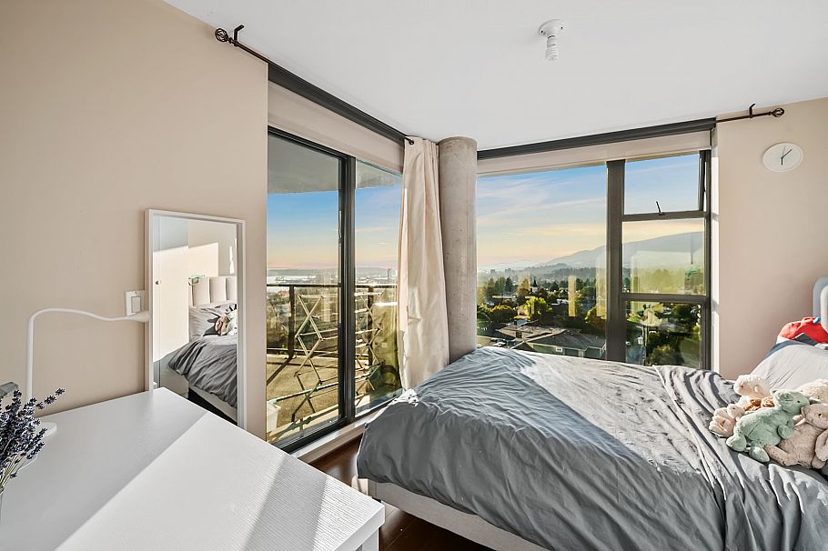 805 683 W Victoria Park North Vancouver, BC - 29