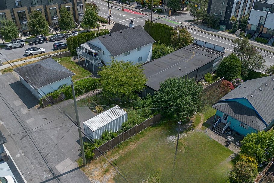 658 E 3rd Street North Vancouver, BC - 14