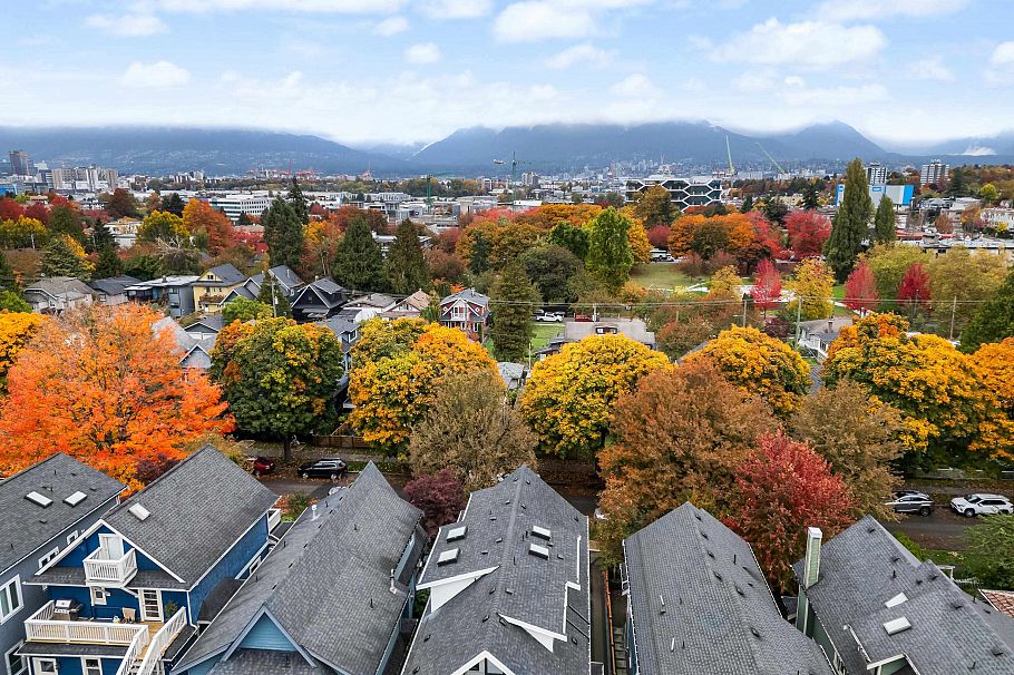 1 1166 E 11th Avenue Vancouver, BC - 4