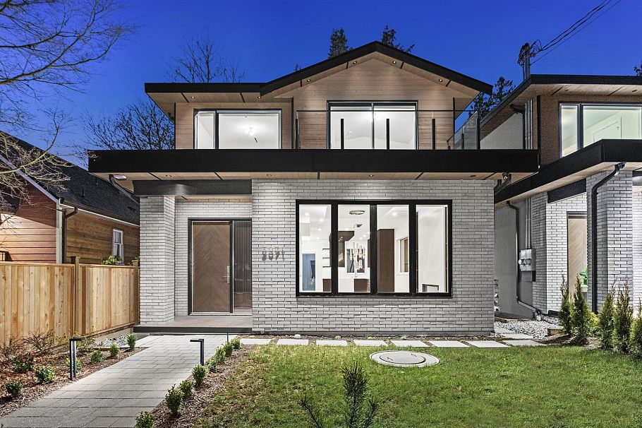 3071 Fromme Road North Vancouver, BC - 2