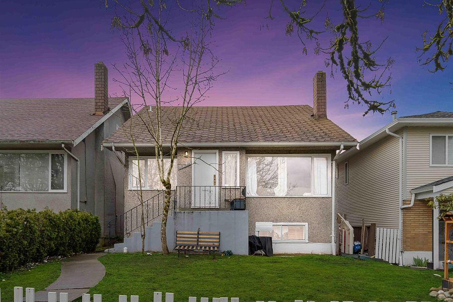 5735 Earles Street Vancouver, BC - 2