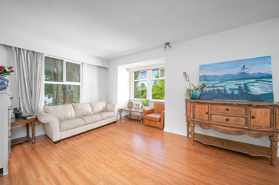 1623 W 66 Th Avenue Vancouver, BC - 4