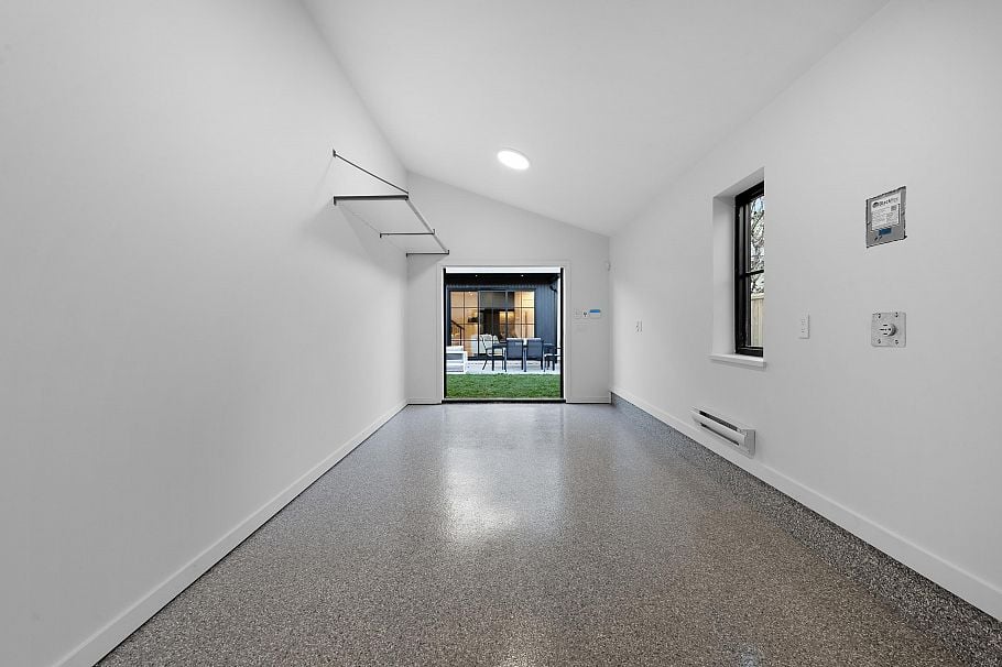 1 240 E 37th Avenue Vancouver, BC - 38