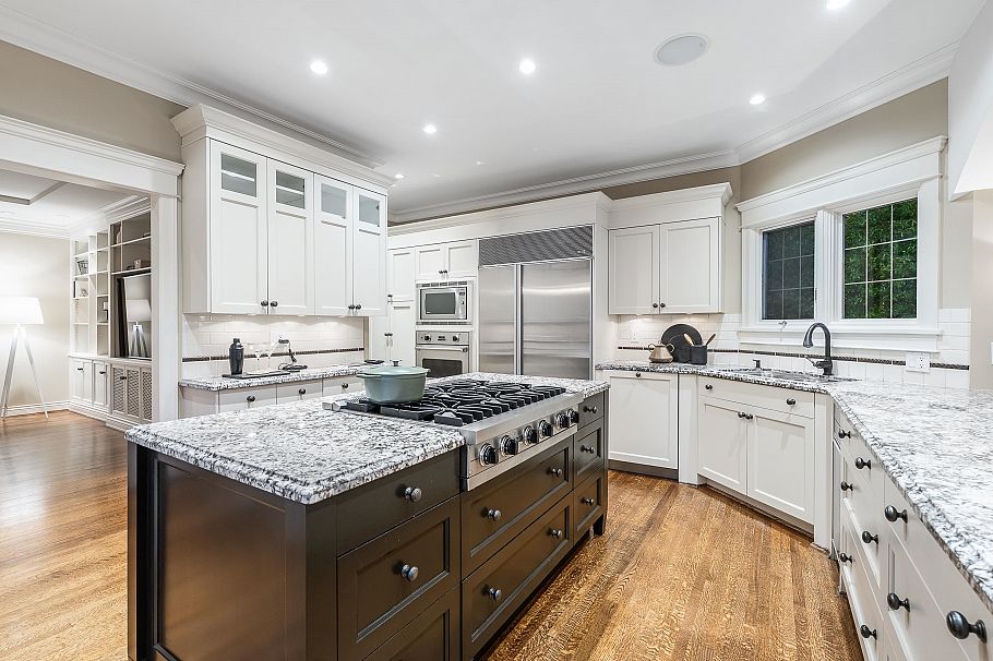 2716 W 49th Avenue Vancouver, BC - 11