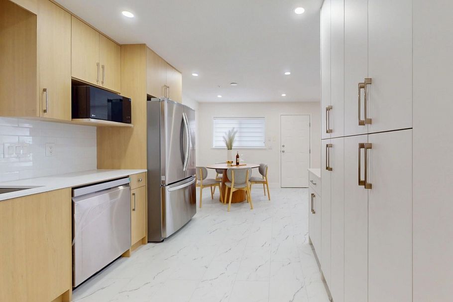 2066 W 44th Avenue Vancouver, BC - 8