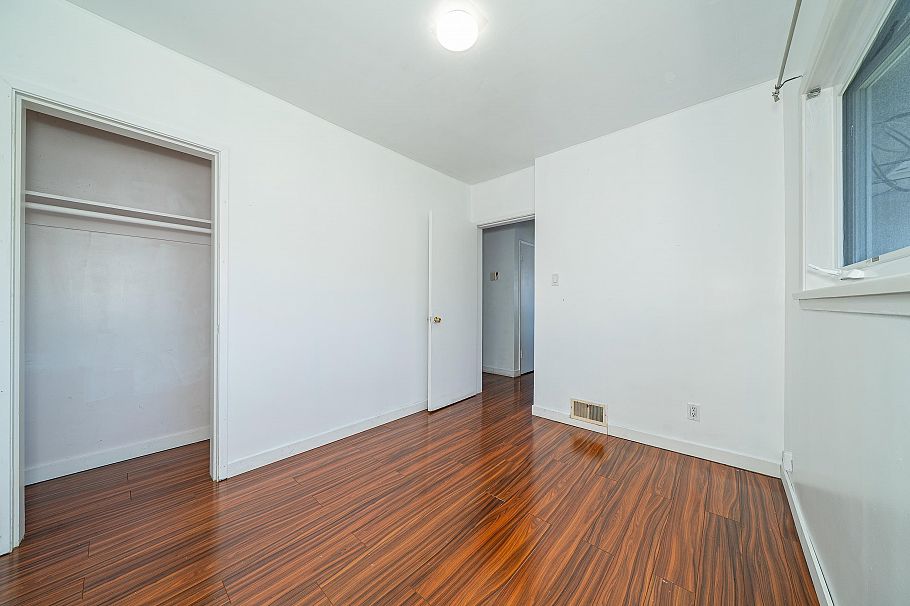 432 W 25th Street North Vancouver, BC - 19