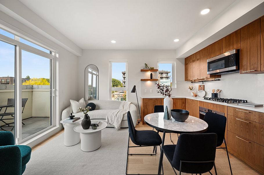 411 2550 Garden Drive Vancouver, BC - 4