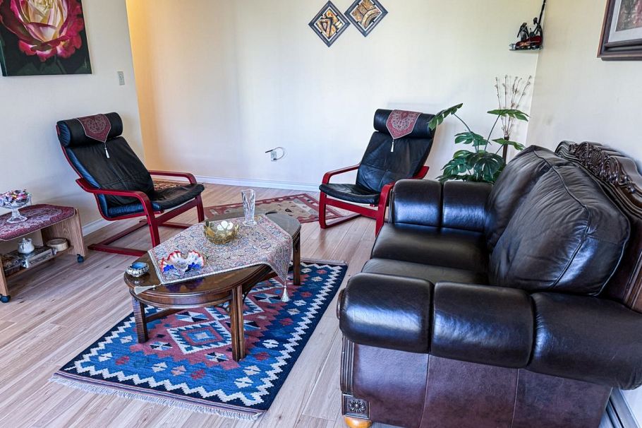 402 145 St. Georges Avenue North Vancouver, BC - 4