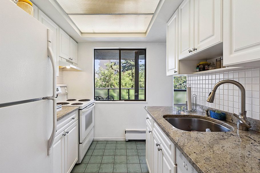 221 210 W 2nd Street North Vancouver, BC - 12